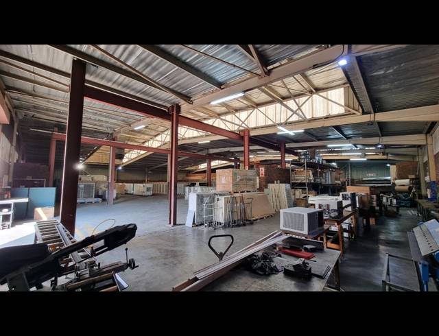 1,840M² WAREHOUSE TO LET IN JET PARK